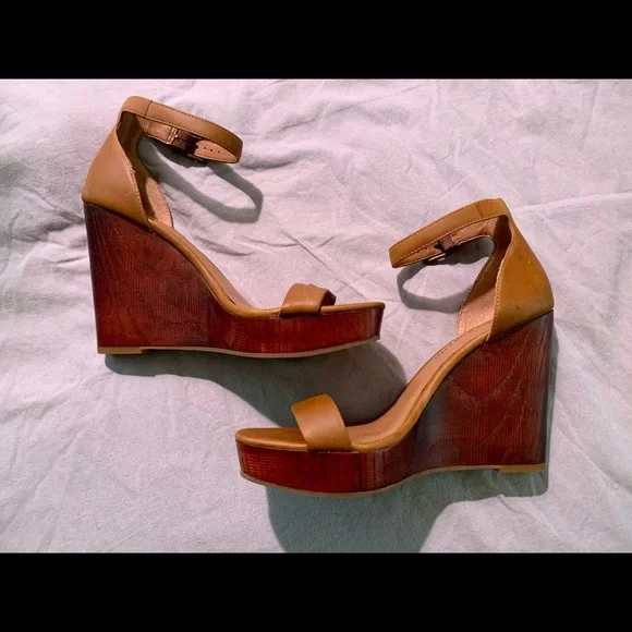 Lucky Brand Wedge Sandals - Picture 2 of 6